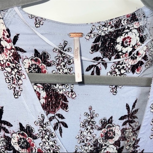 Free People Speak Easy Tunic Top
Blue Floral Print Bell Sleeves
Size Small - Picture 3 of 5